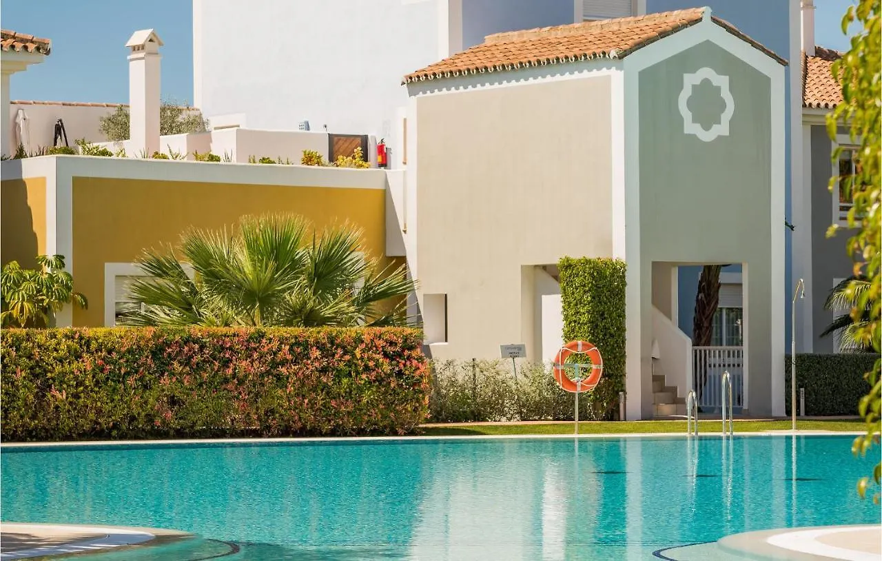 Awesome Apartment In Estepona With Kitchenette Spanien