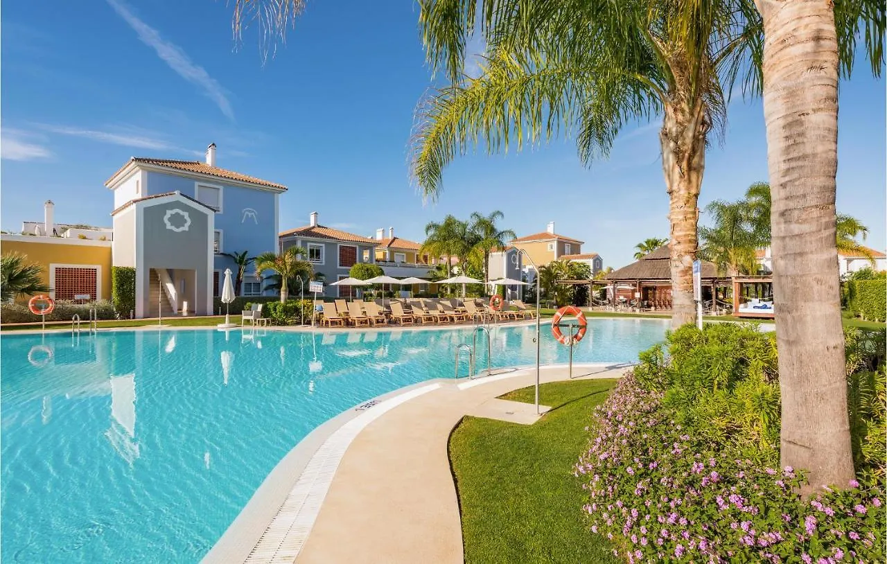Awesome Apartment In Estepona With Kitchenette