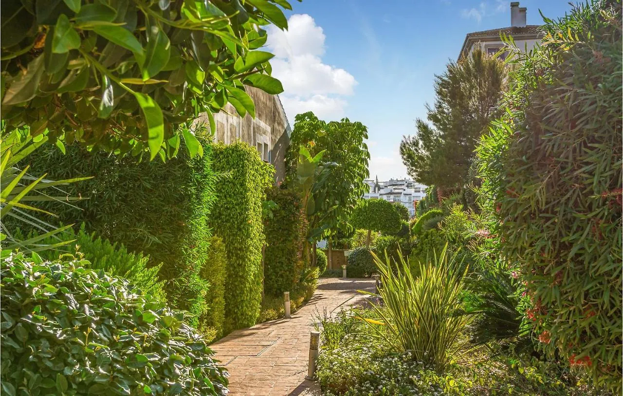 Awesome Apartment In Estepona With Kitchenette Spanien