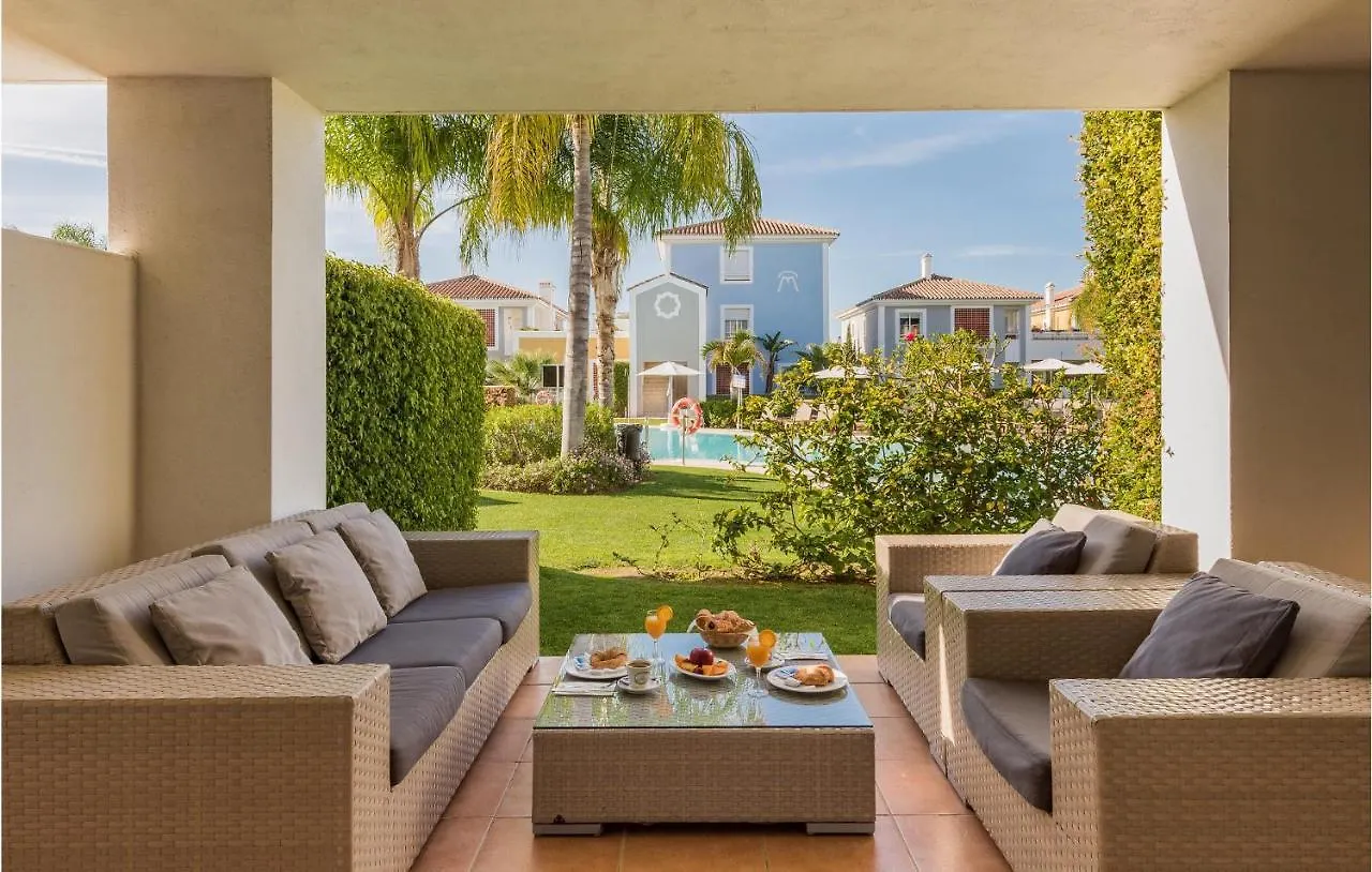 Awesome Apartment In Estepona With Kitchenette 0*,
