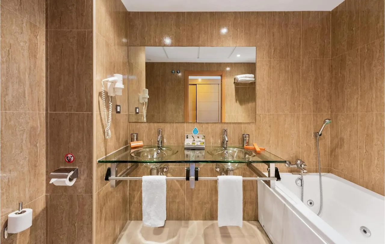 Awesome Apartment In Estepona With Kitchenette