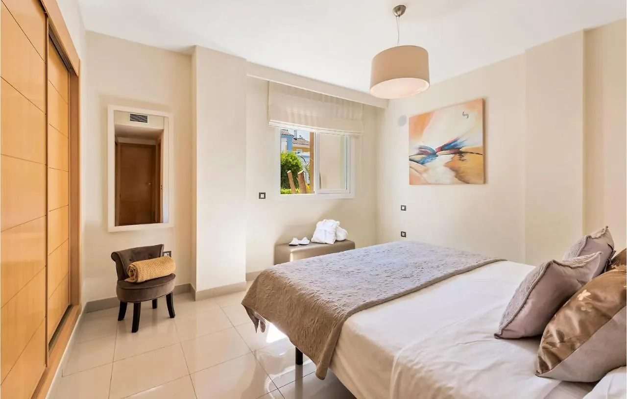 Awesome Apartment In Estepona With Kitchenette 0*,
