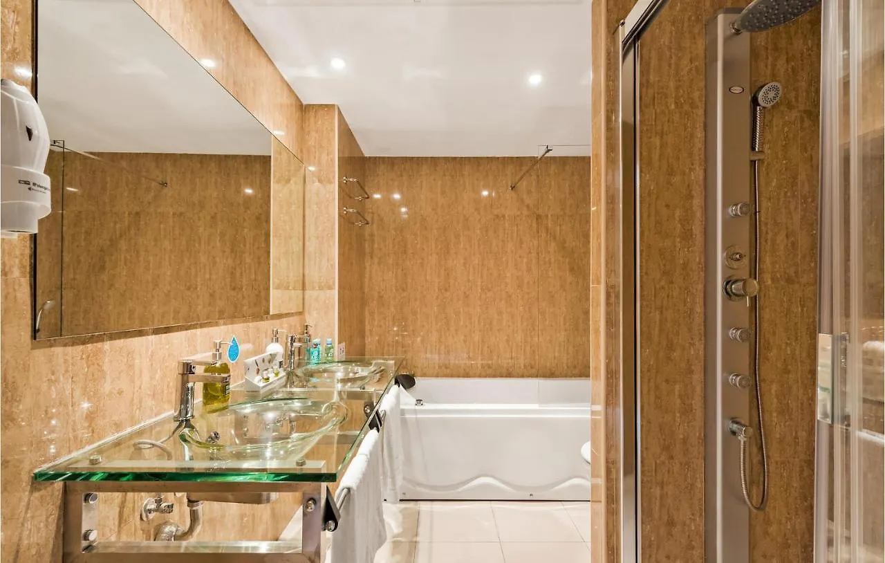 Awesome Apartment In Estepona With Kitchenette Spain